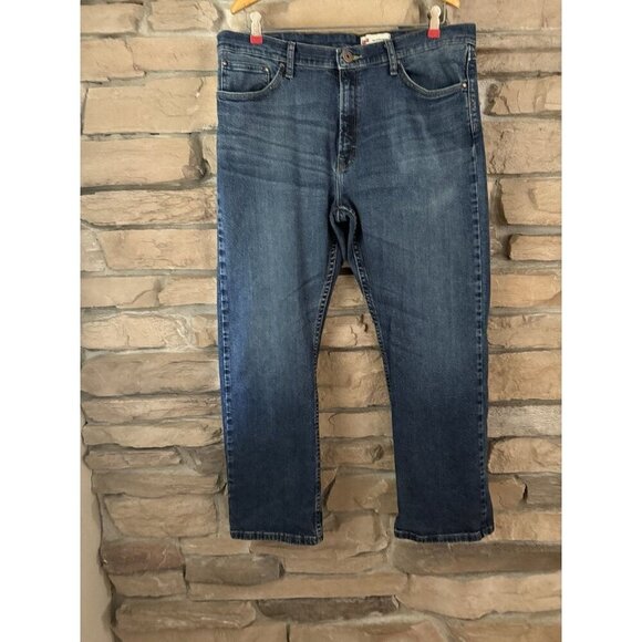 Wrangler Men’s Jeans Size 38x30 Classic Fit Stretch Denim Blue Straight Leg - Picture 1 of 10